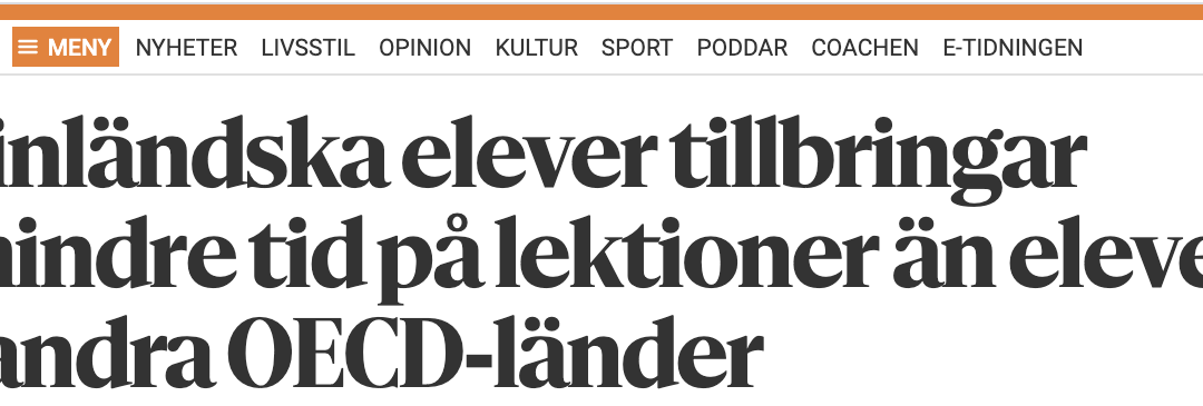 Finland. Goda skolresultat trots förhållandevis lite tid på lektionerna i skolan.