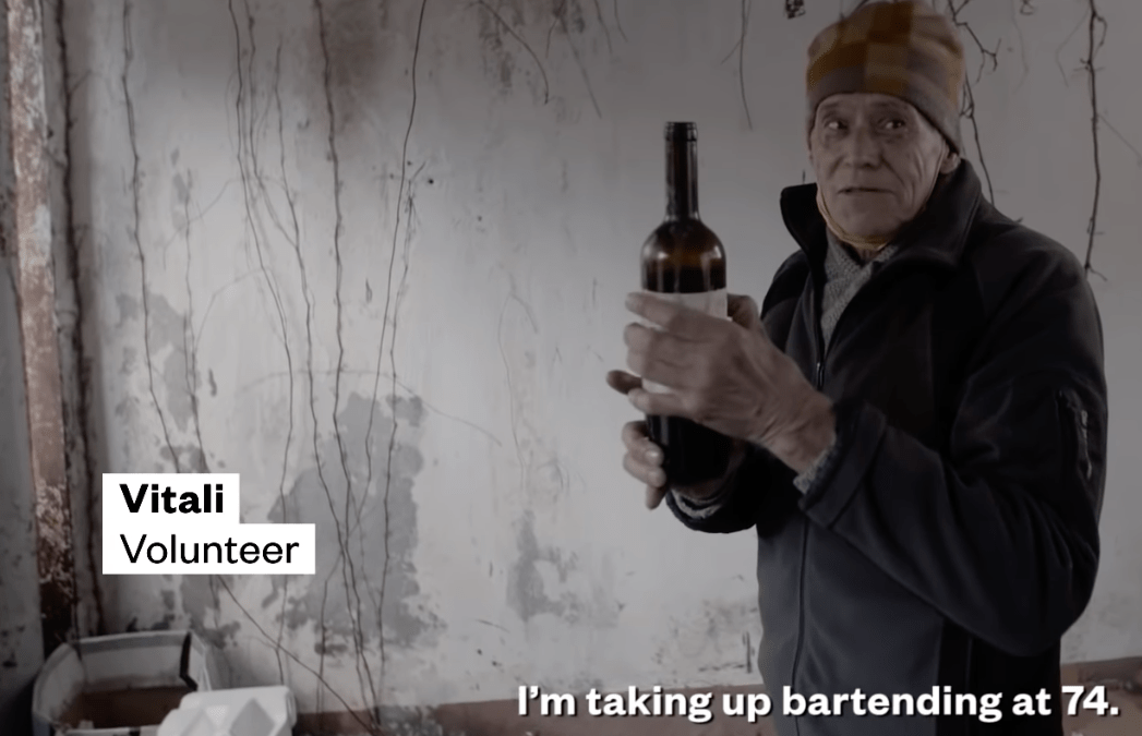 … och naturligtvis vill vi välkomna dem med en stark drink.